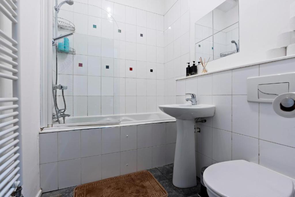 Apartment Charming 2-bedroom With Excellent Amenities